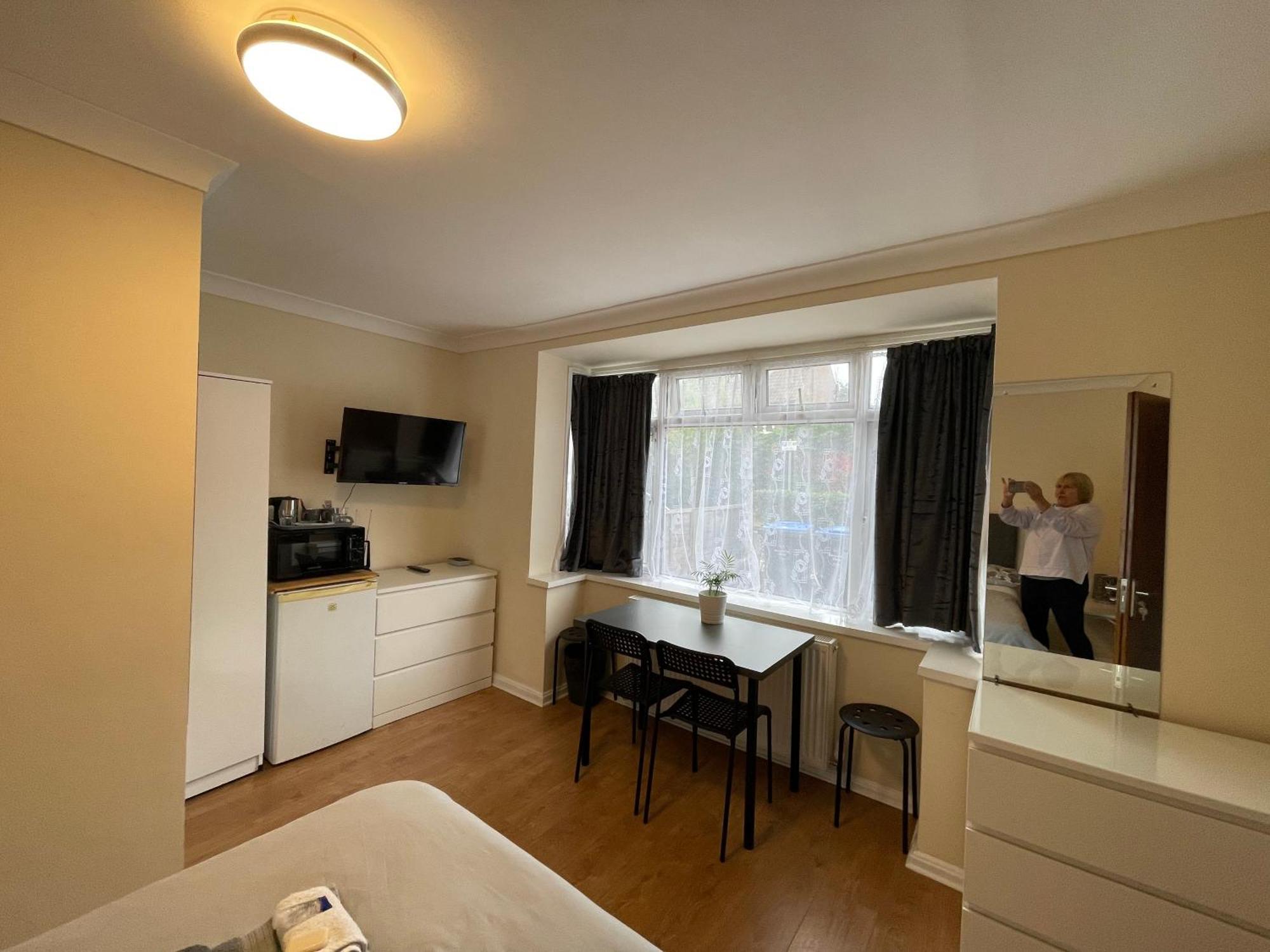 Kensal Lodge 2 Guest House London Exterior photo